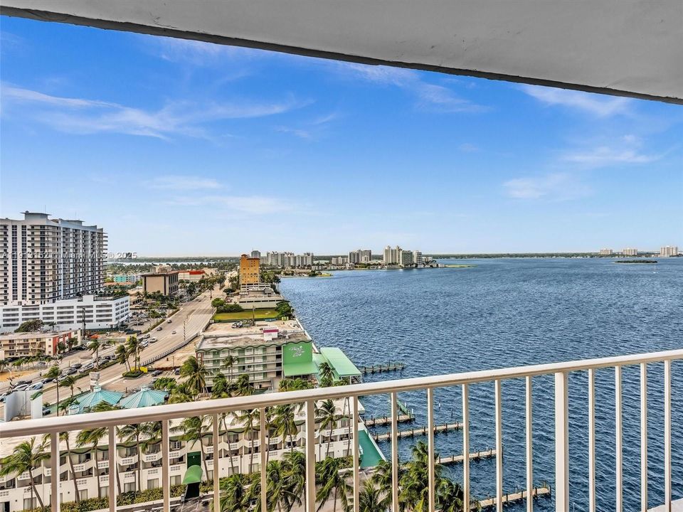 For Sale: $425,000 (2 beds, 2 baths, 1356 Square Feet)