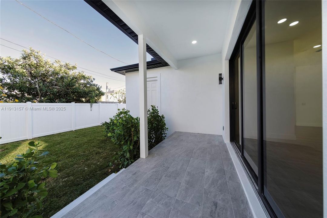 For Sale: $1,350,000 (5 beds, 3 baths, 2409 Square Feet)