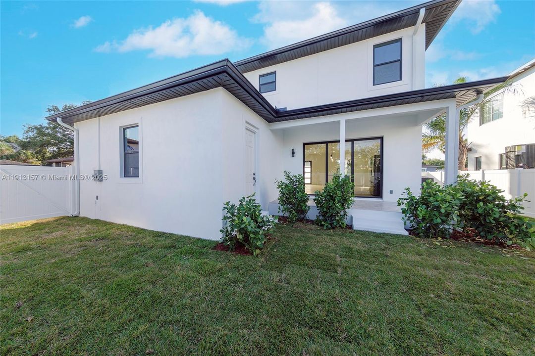 For Sale: $1,350,000 (5 beds, 3 baths, 2409 Square Feet)