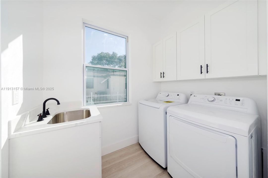 For Sale: $1,350,000 (5 beds, 3 baths, 2409 Square Feet)