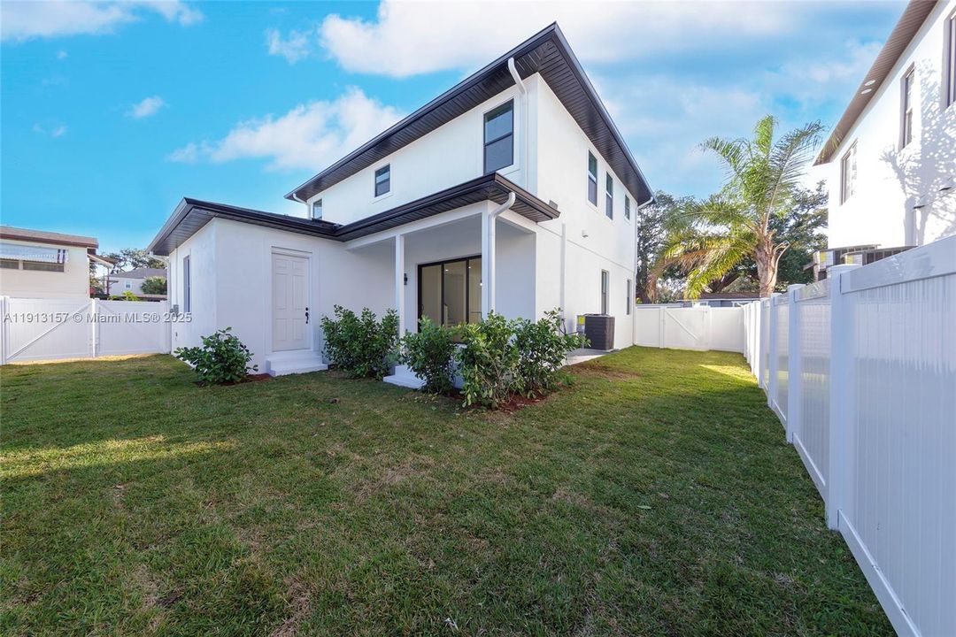 For Sale: $1,350,000 (5 beds, 3 baths, 2409 Square Feet)