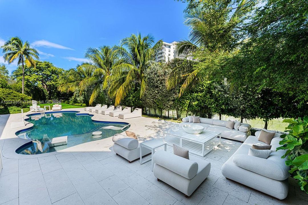 For Sale: $18,900,000 (9 beds, 8 baths, 7081 Square Feet)