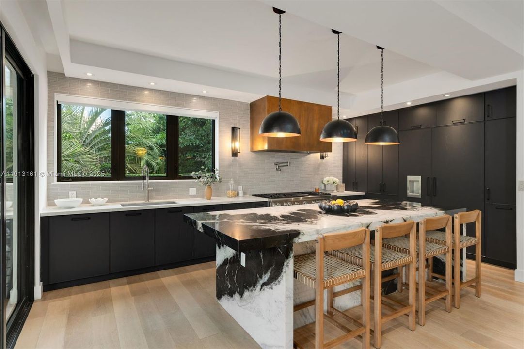 For Sale: $18,900,000 (9 beds, 8 baths, 7081 Square Feet)