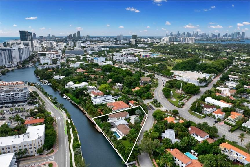 На продажу: $16,995,000 (9 спален, 8 ванн, 7081 Квадратных фут)