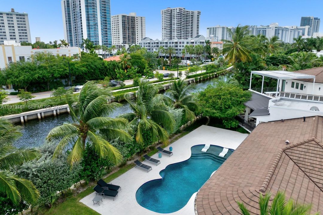 На продажу: $16,995,000 (9 спален, 8 ванн, 7081 Квадратных фут)