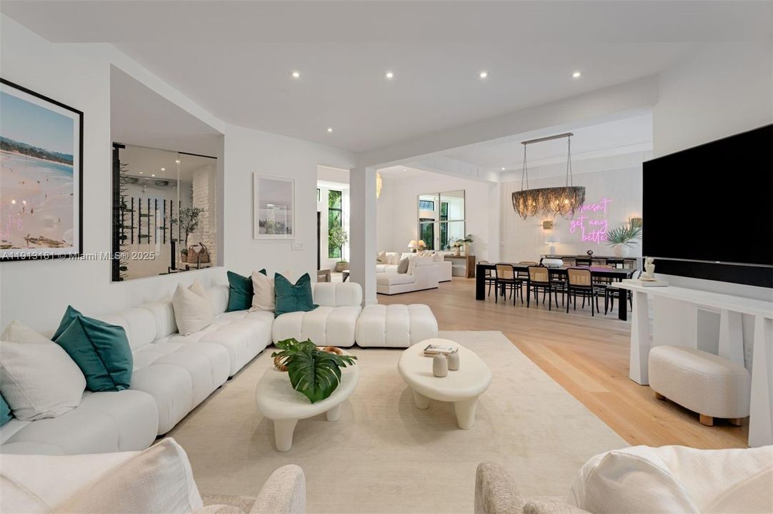 For Sale: $18,900,000 (9 beds, 8 baths, 7081 Square Feet)