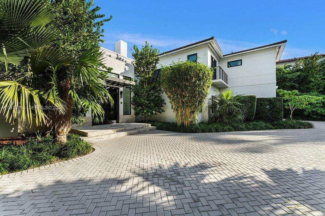 На продажу: $16,995,000 (9 спален, 8 ванн, 7081 Квадратных фут)