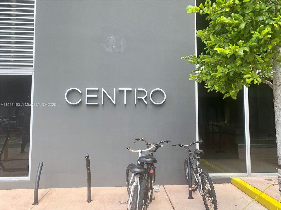 Active With Contract: $2,250 (1 beds, 1 baths, 564 Square Feet)