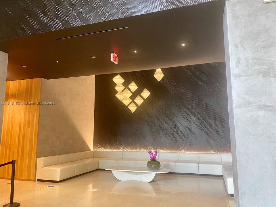 Active With Contract: $2,250 (1 beds, 1 baths, 564 Square Feet)