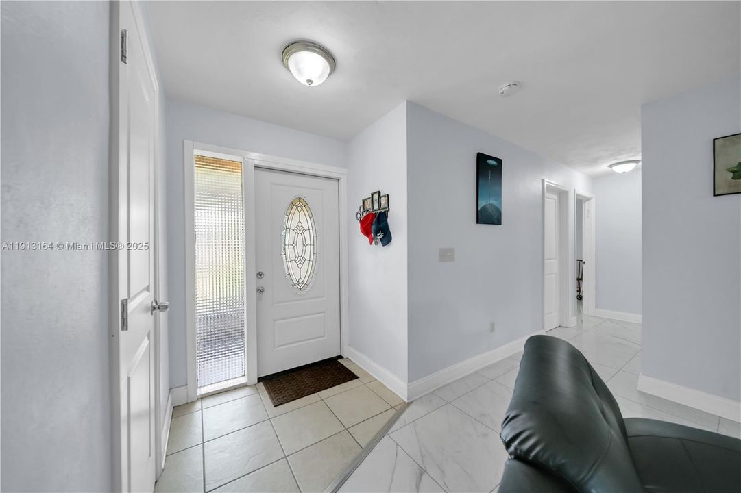 For Rent: $2,100 (3 beds, 2 baths, 1297 Square Feet)