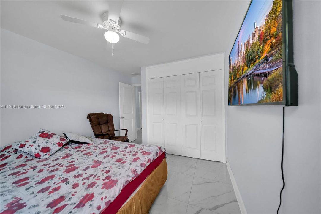 For Rent: $2,100 (3 beds, 2 baths, 1297 Square Feet)