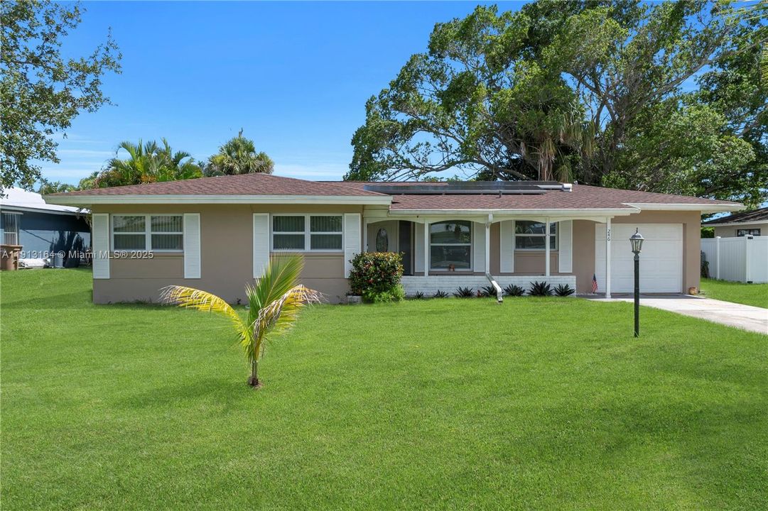 For Rent: $2,100 (3 beds, 2 baths, 1297 Square Feet)