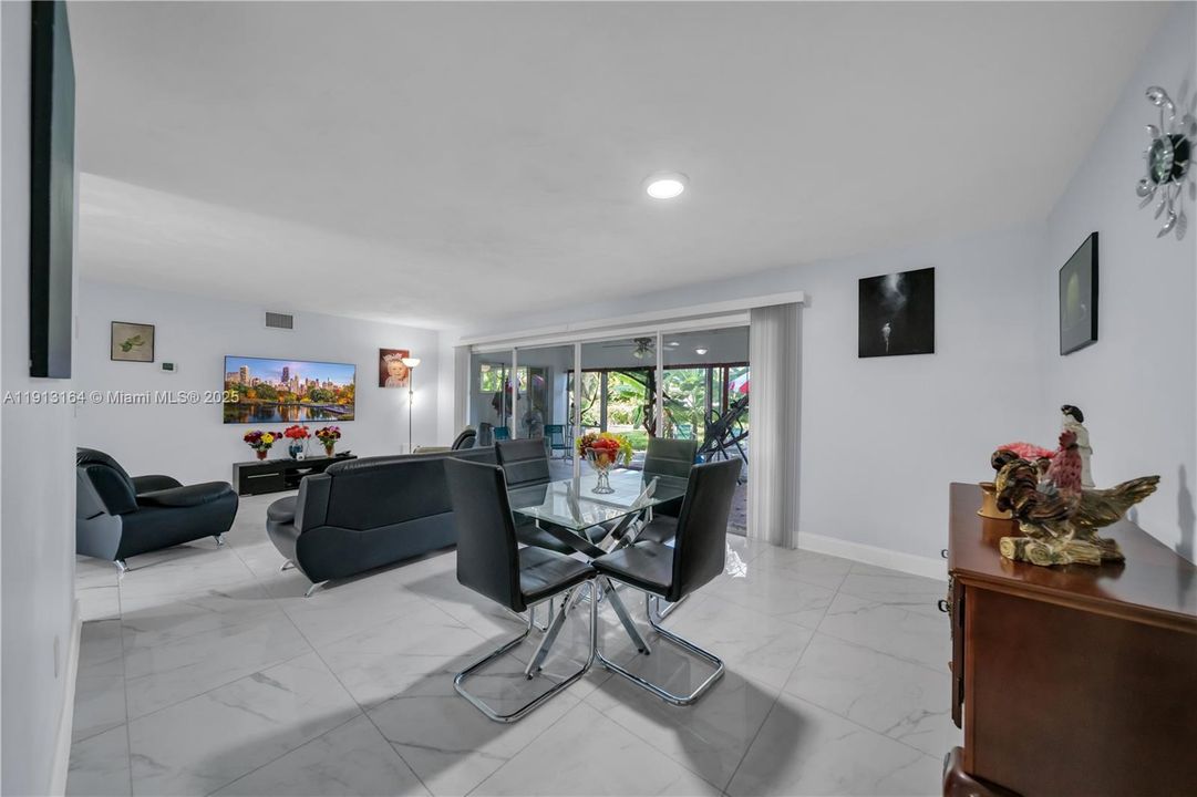 For Rent: $2,100 (3 beds, 2 baths, 1297 Square Feet)