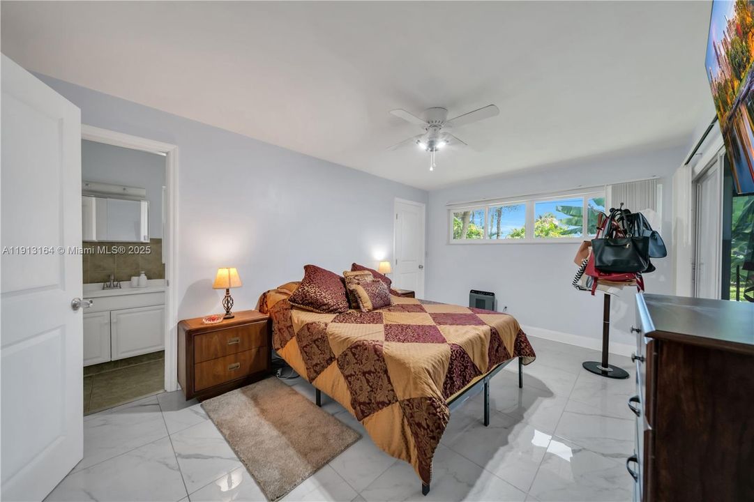 For Rent: $2,100 (3 beds, 2 baths, 1297 Square Feet)