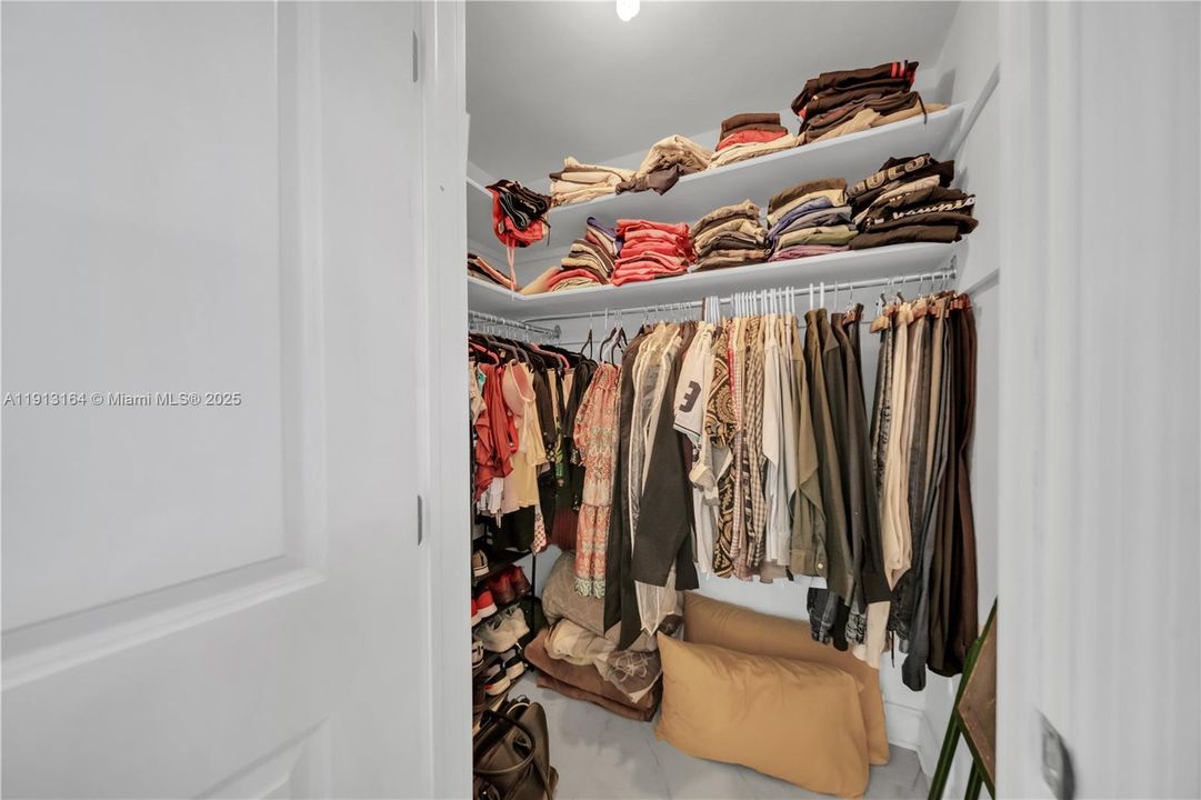 For Rent: $2,100 (3 beds, 2 baths, 1297 Square Feet)