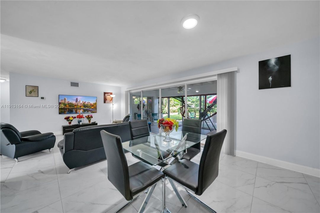 For Rent: $2,100 (3 beds, 2 baths, 1297 Square Feet)