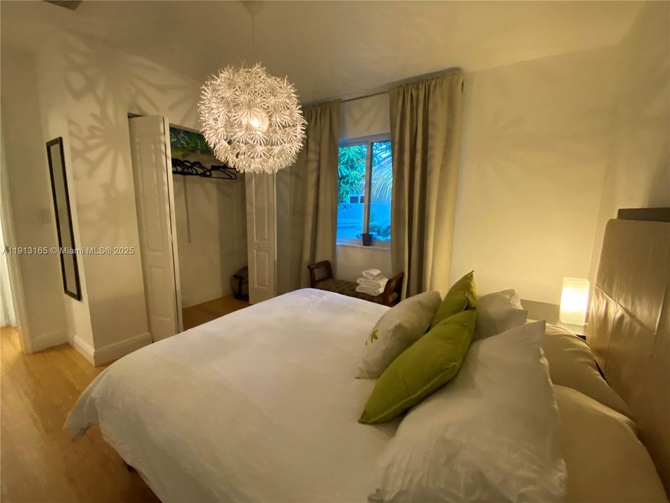 Active With Contract: $2,900 (3 beds, 2 baths, 1035 Square Feet)