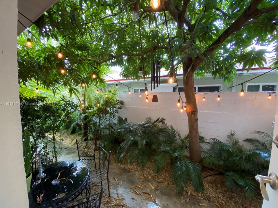 Active With Contract: $2,900 (3 beds, 2 baths, 1035 Square Feet)