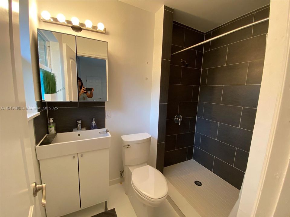 Active With Contract: $2,900 (3 beds, 2 baths, 1035 Square Feet)