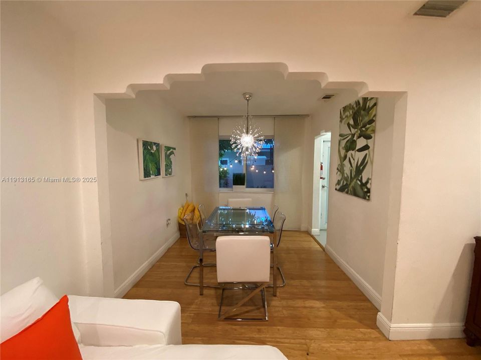 Active With Contract: $2,900 (3 beds, 2 baths, 1035 Square Feet)