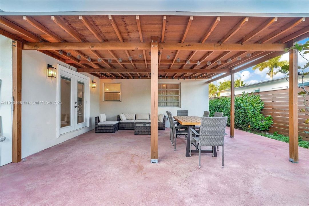 For Sale: $779,000 (3 beds, 2 baths, 1676 Square Feet)