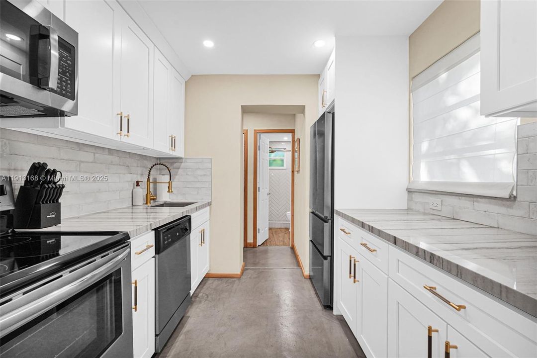 For Sale: $779,000 (3 beds, 2 baths, 1676 Square Feet)