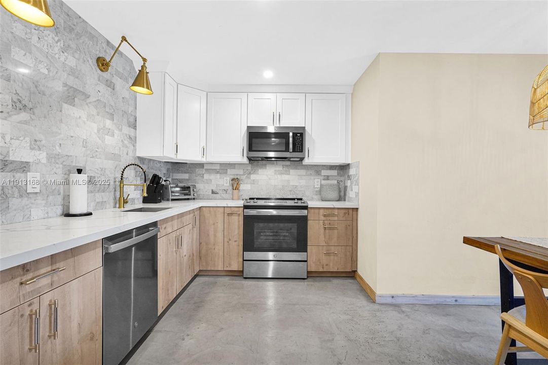 For Sale: $779,000 (3 beds, 2 baths, 1676 Square Feet)