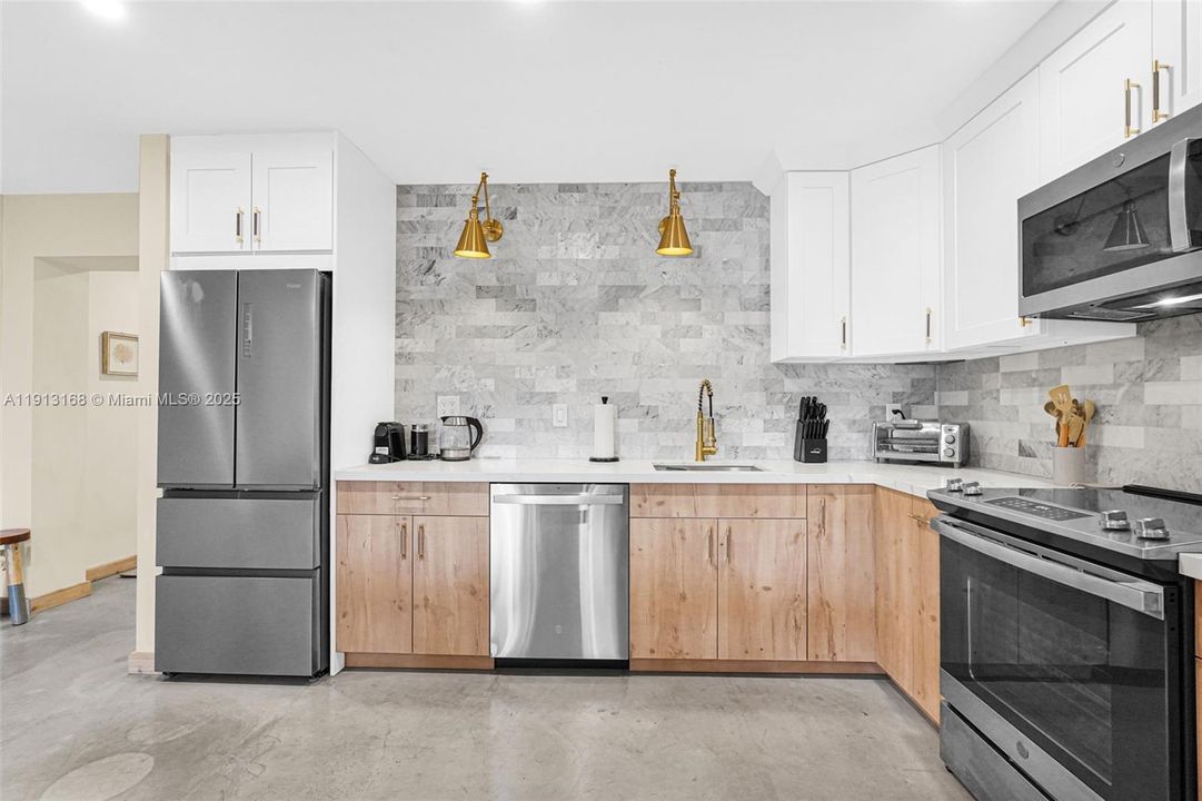 For Sale: $779,000 (3 beds, 2 baths, 1676 Square Feet)