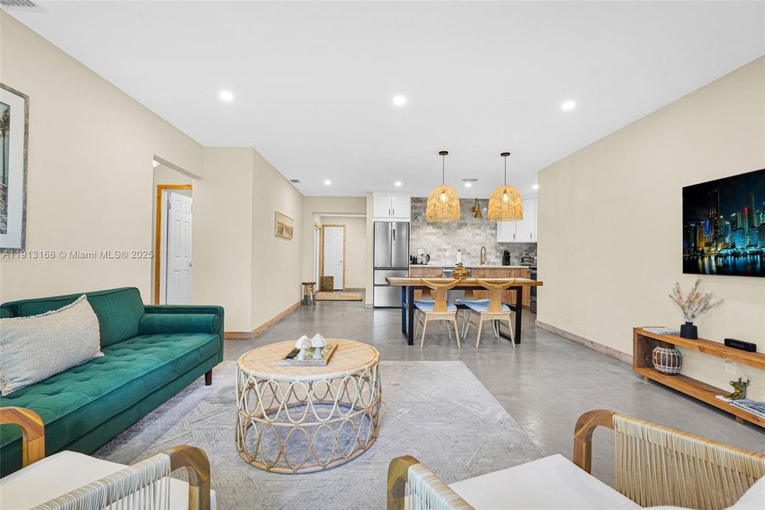 For Sale: $779,000 (3 beds, 2 baths, 1676 Square Feet)