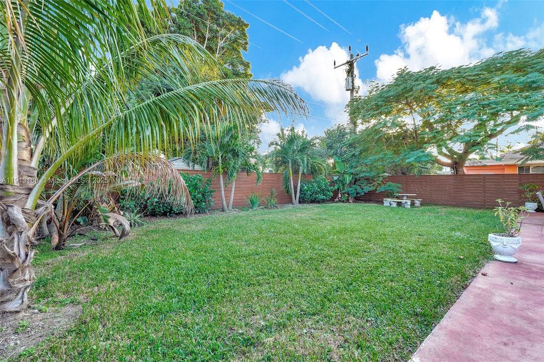 For Sale: $779,000 (3 beds, 2 baths, 1676 Square Feet)