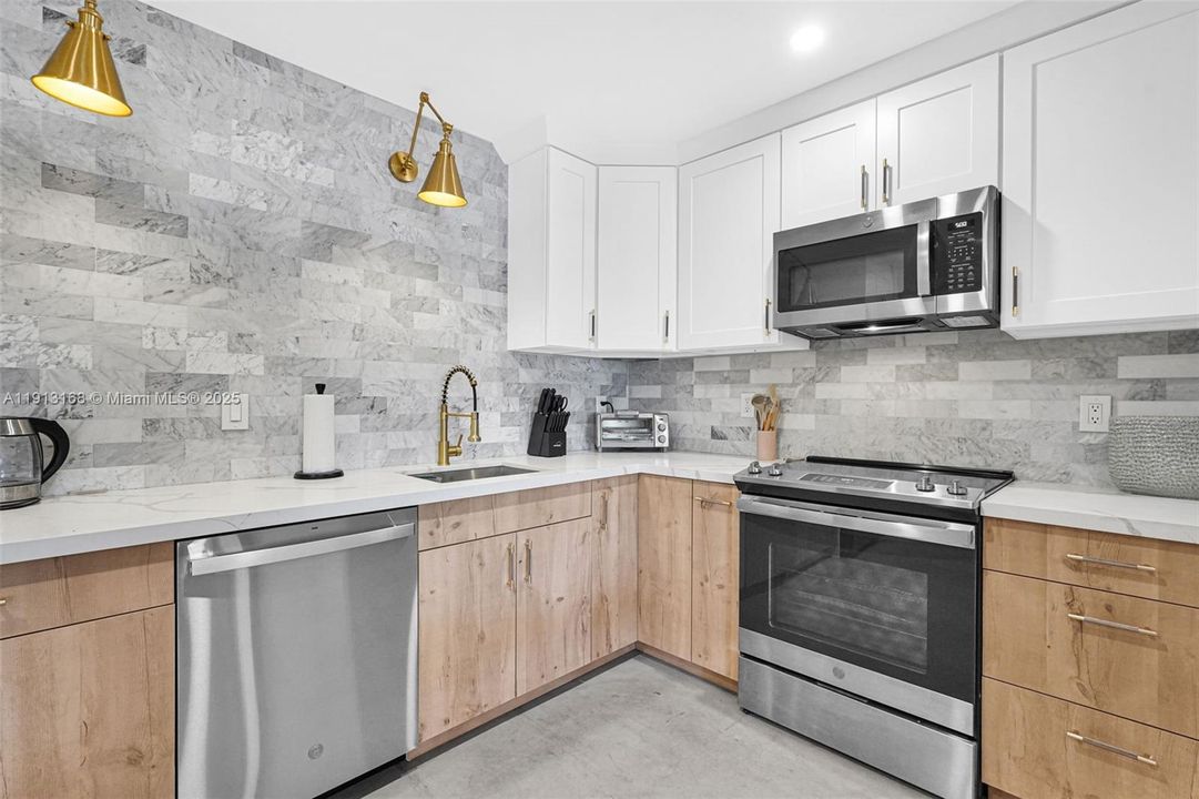 For Sale: $779,000 (3 beds, 2 baths, 1676 Square Feet)