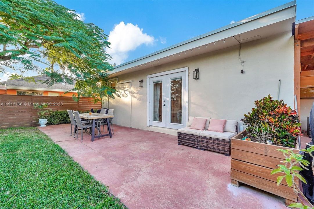 For Sale: $779,000 (3 beds, 2 baths, 1676 Square Feet)