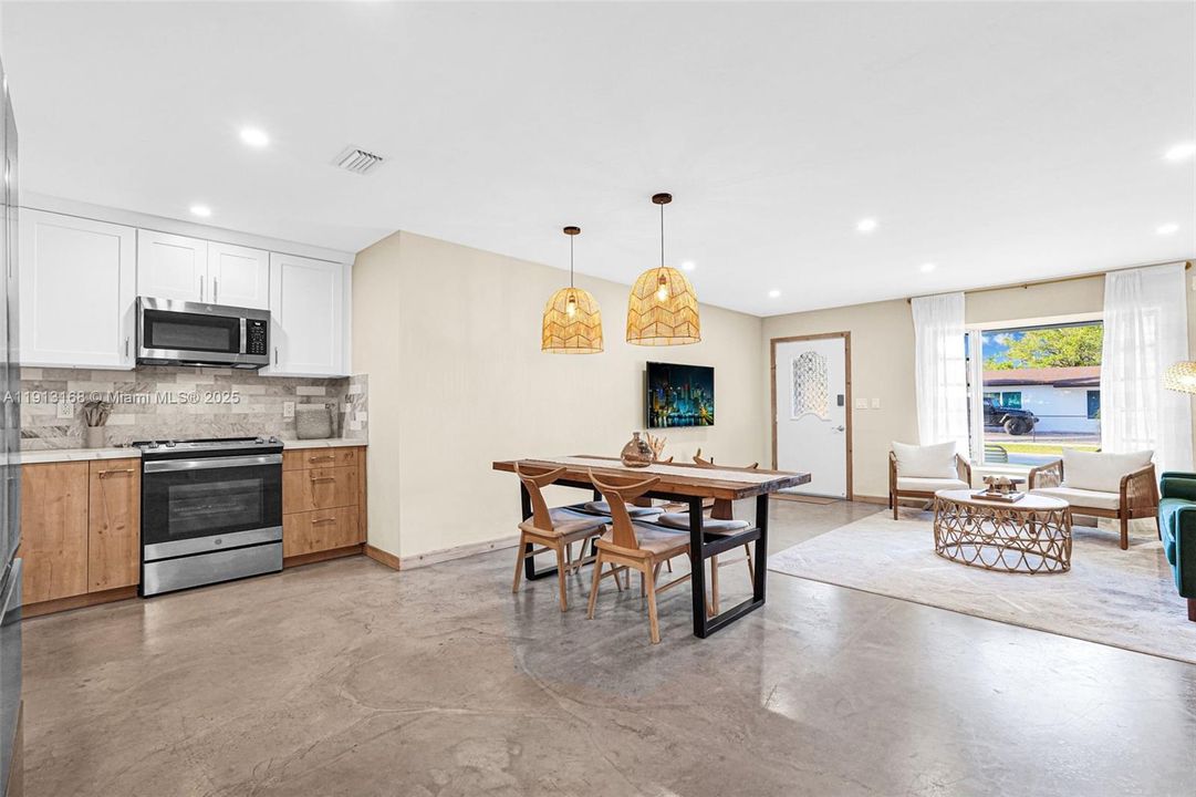 For Sale: $779,000 (3 beds, 2 baths, 1676 Square Feet)