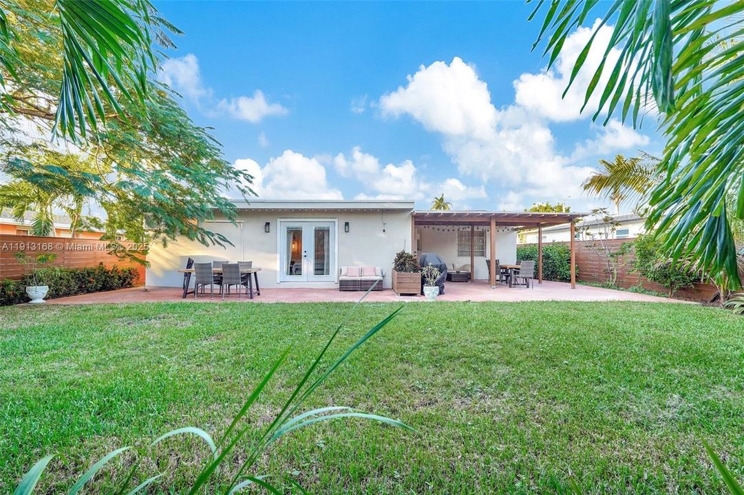 For Sale: $779,000 (3 beds, 2 baths, 1676 Square Feet)