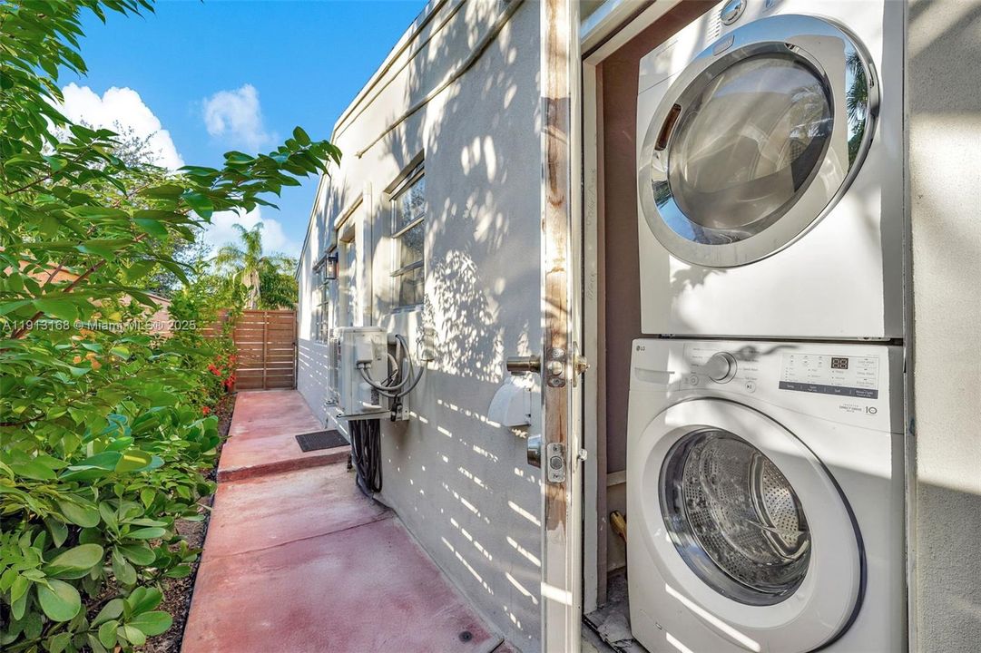 For Sale: $779,000 (3 beds, 2 baths, 1676 Square Feet)