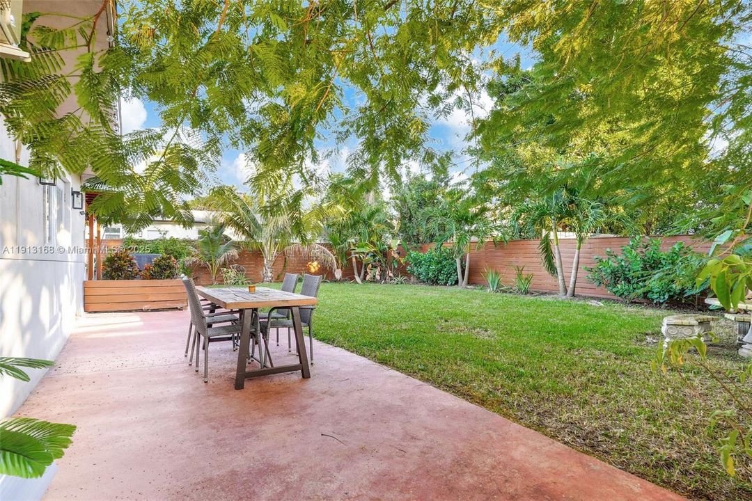 For Sale: $779,000 (3 beds, 2 baths, 1676 Square Feet)