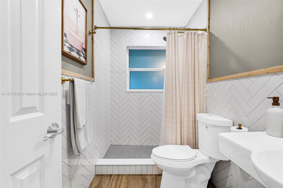 For Sale: $779,000 (3 beds, 2 baths, 1676 Square Feet)