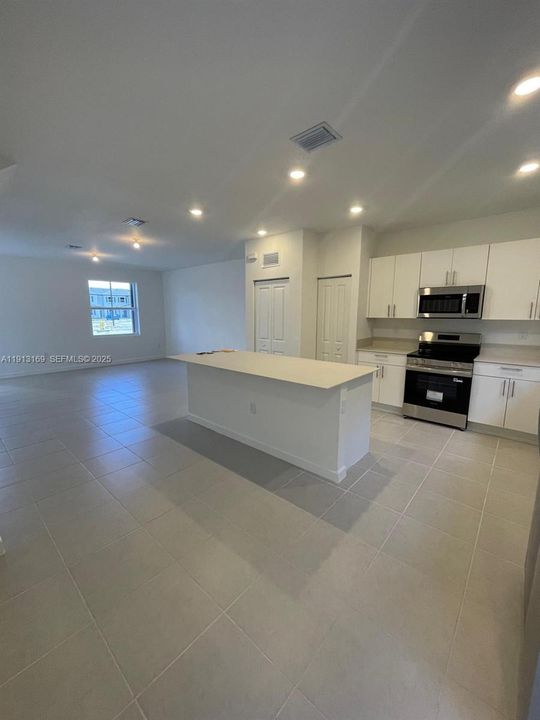 В аренду: $2,450 (3 спален, 2 ванн, 1574 Квадратных фут)