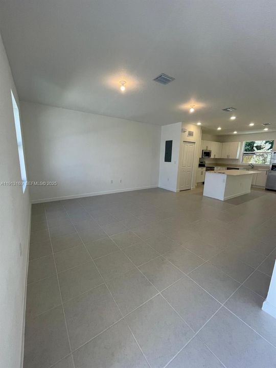 В аренду: $2,450 (3 спален, 2 ванн, 1574 Квадратных фут)