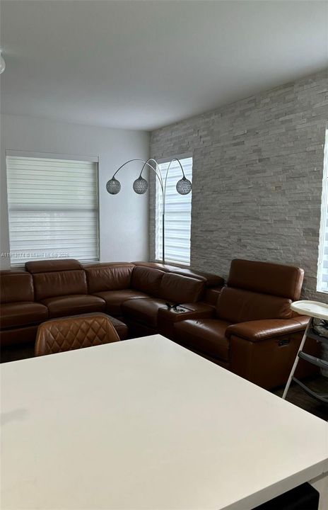Active With Contract: $3,100 (3 beds, 2 baths, 1545 Square Feet)