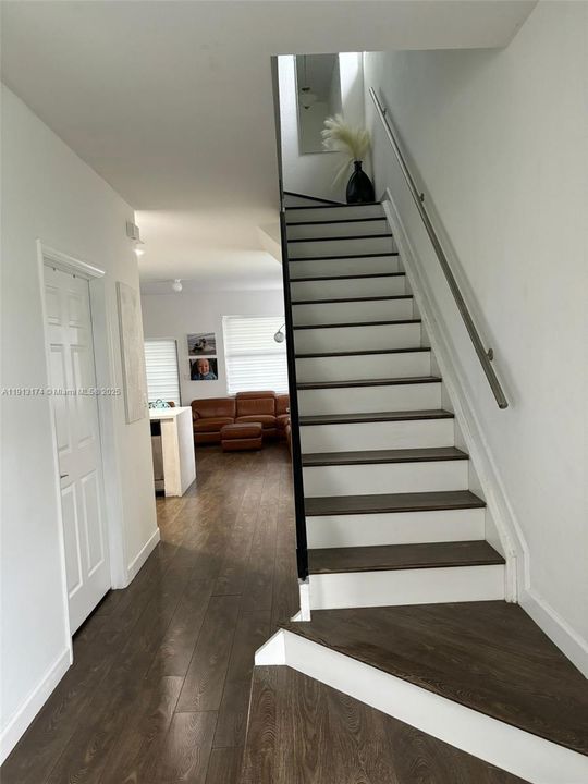 Active With Contract: $3,100 (3 beds, 2 baths, 1545 Square Feet)