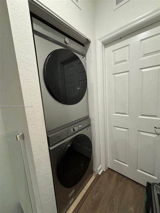 Active With Contract: $3,100 (3 beds, 2 baths, 1545 Square Feet)