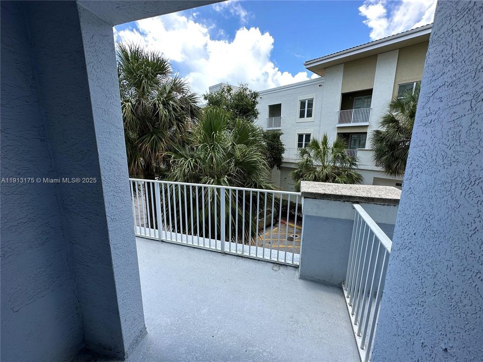 For Rent: $1,800 (0 beds, 1 baths, 545 Square Feet)