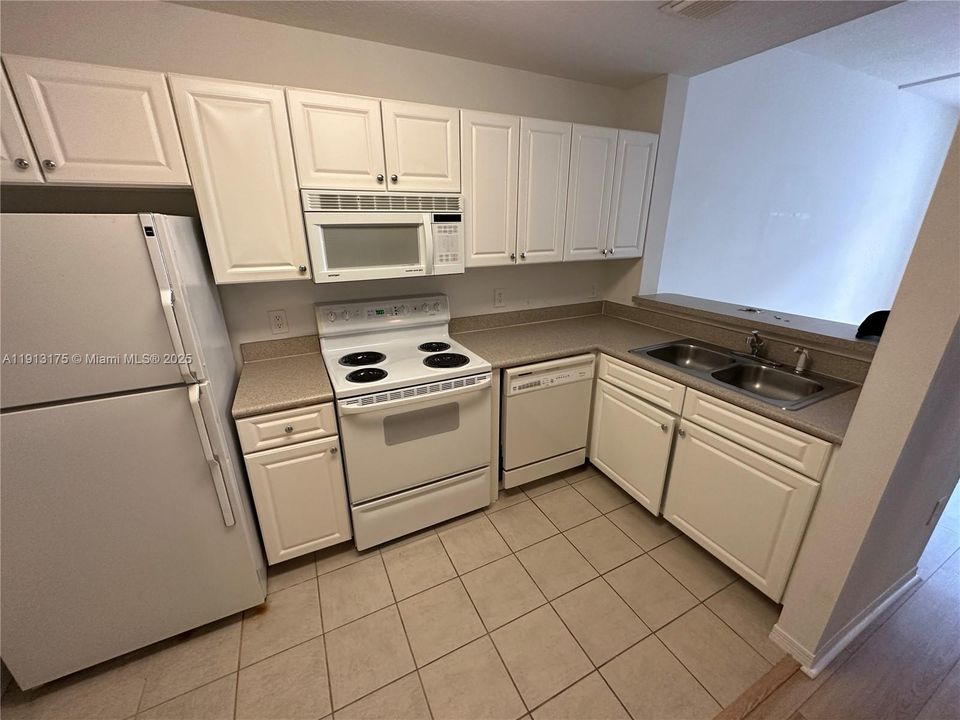 For Rent: $1,800 (0 beds, 1 baths, 545 Square Feet)