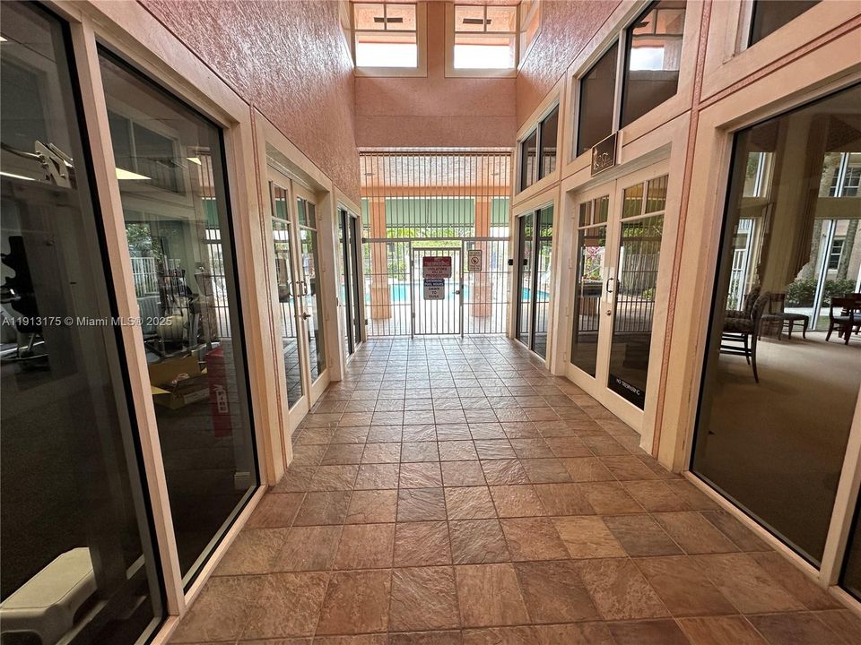 For Rent: $1,800 (0 beds, 1 baths, 545 Square Feet)