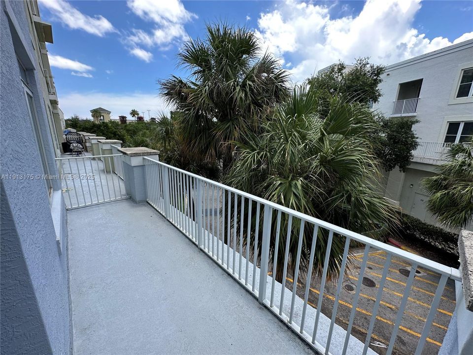 For Rent: $1,800 (0 beds, 1 baths, 545 Square Feet)