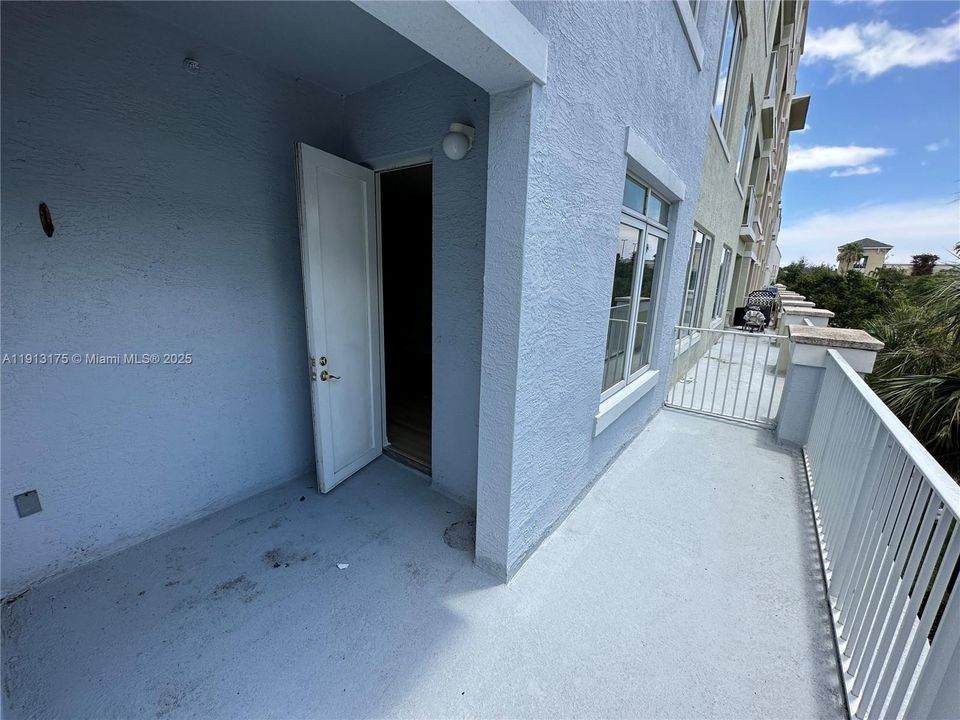 For Rent: $1,800 (0 beds, 1 baths, 545 Square Feet)