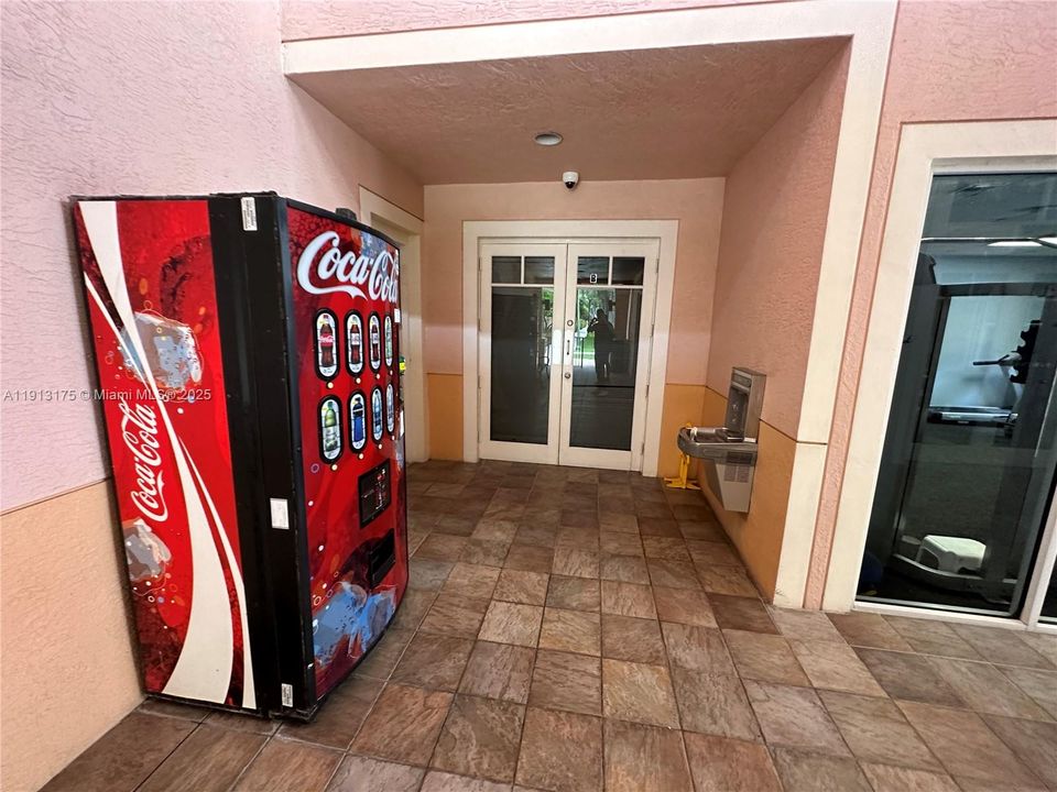 For Rent: $1,800 (0 beds, 1 baths, 545 Square Feet)