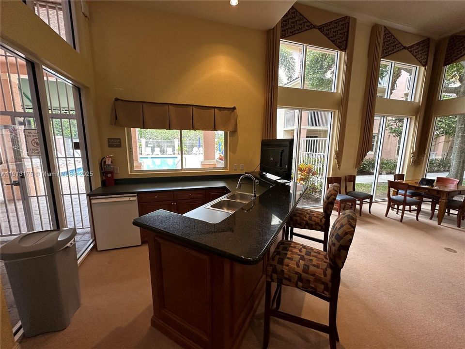 For Rent: $1,800 (0 beds, 1 baths, 545 Square Feet)