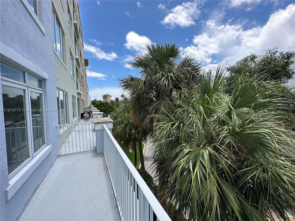 For Rent: $1,800 (0 beds, 1 baths, 545 Square Feet)